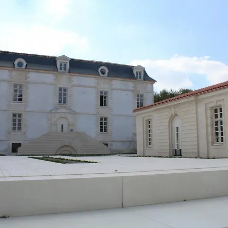 Rochefort, 2 Pieces, 4 Personnes - Fr-1-246b-455 Appartement